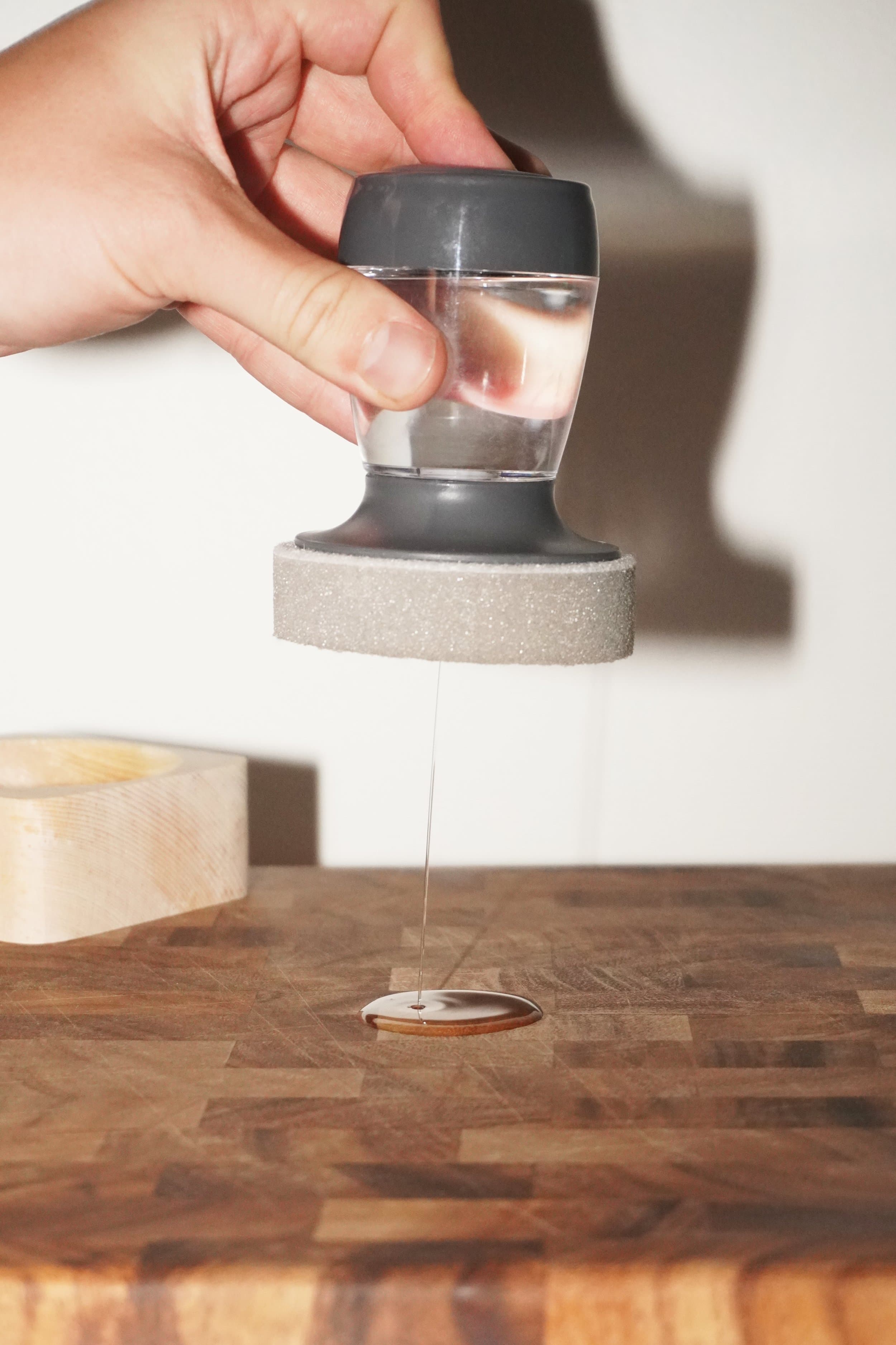 No-Mess Cutting Board Oiling Tool — 1